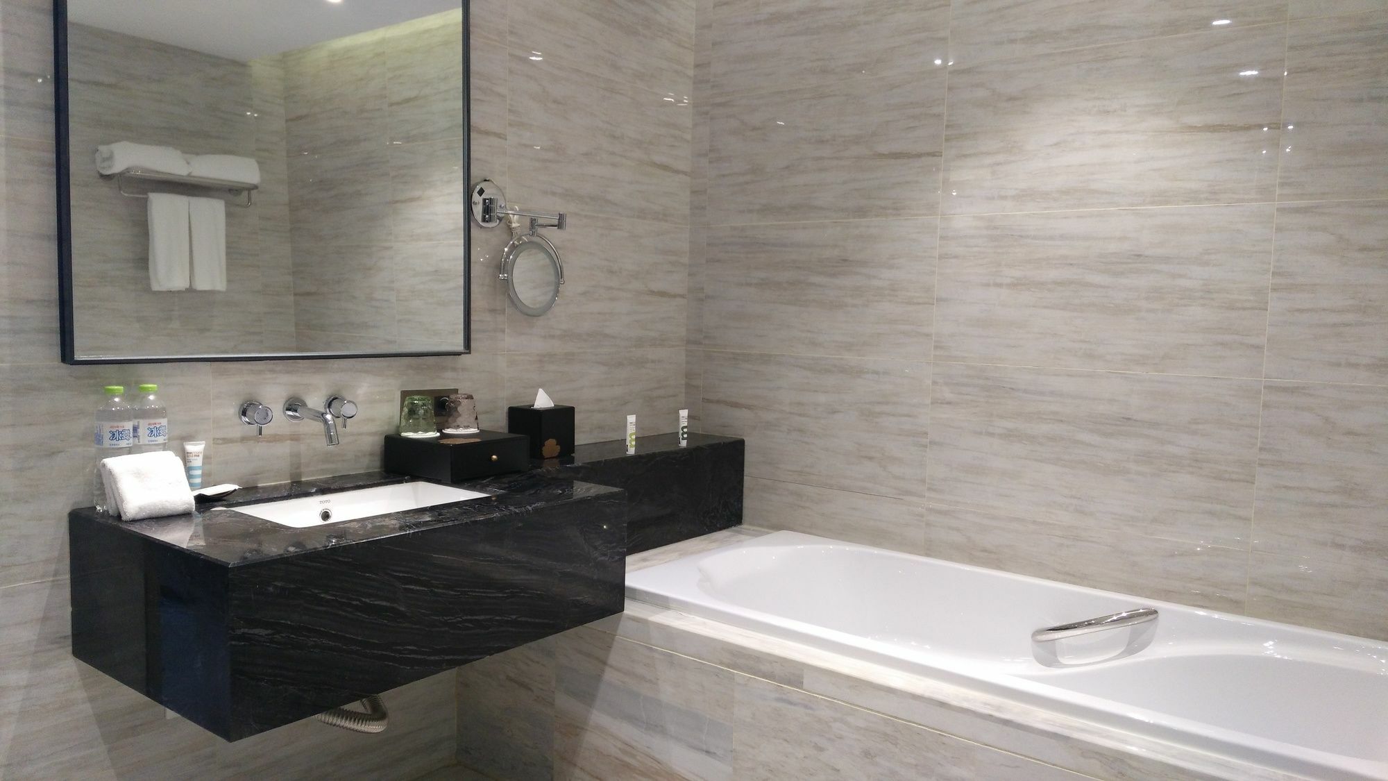 Hilton Garden Inn Wuhan Hankou מראה חיצוני תמונה