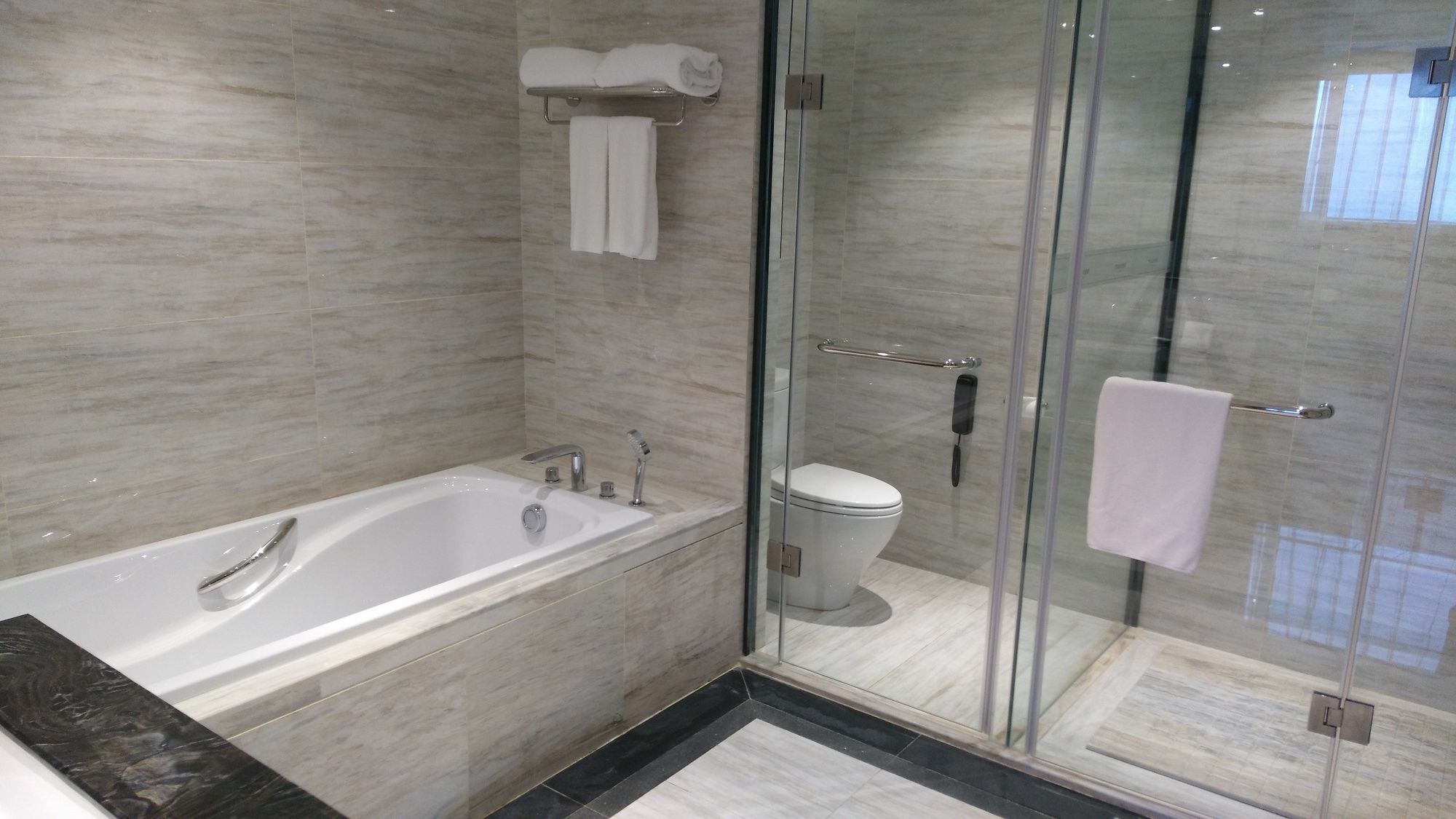 Hilton Garden Inn Wuhan Hankou מראה חיצוני תמונה
